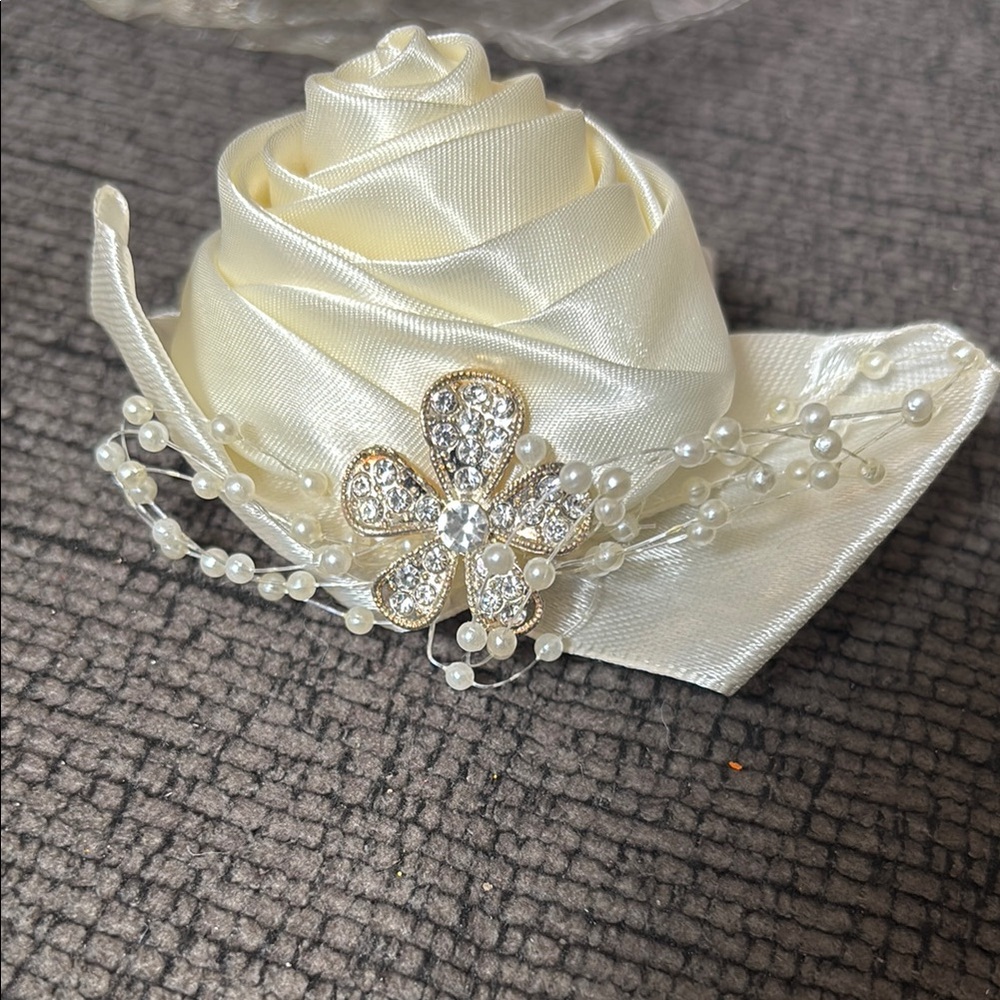 Elegant Cream Satin Rose Corsages (set of 6) - Picture 3 of 6